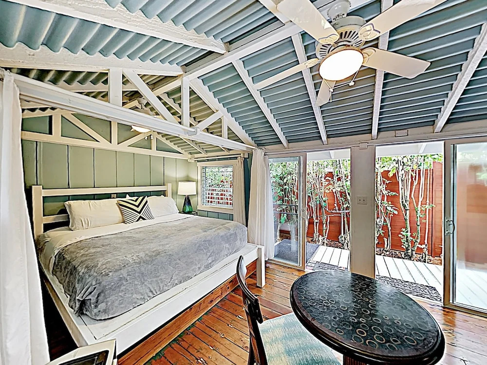 New Listing! Ohana Studio - Steps to Lanikai Beach cabin