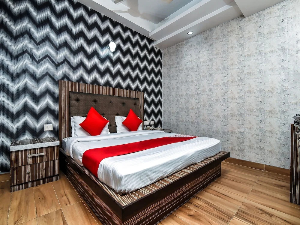 Oyo Flagship 23992 Sunrize Hotel Rohini
