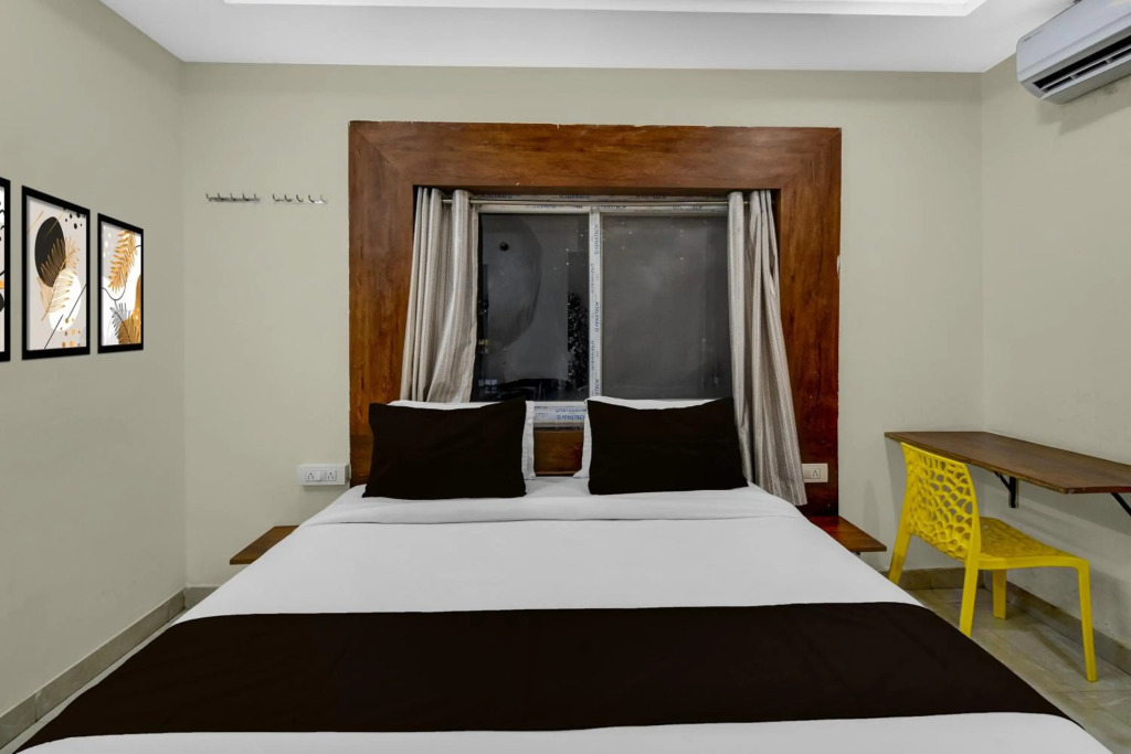 Super Townhouse Financial District Gachibowli Formerly Srinika Inn