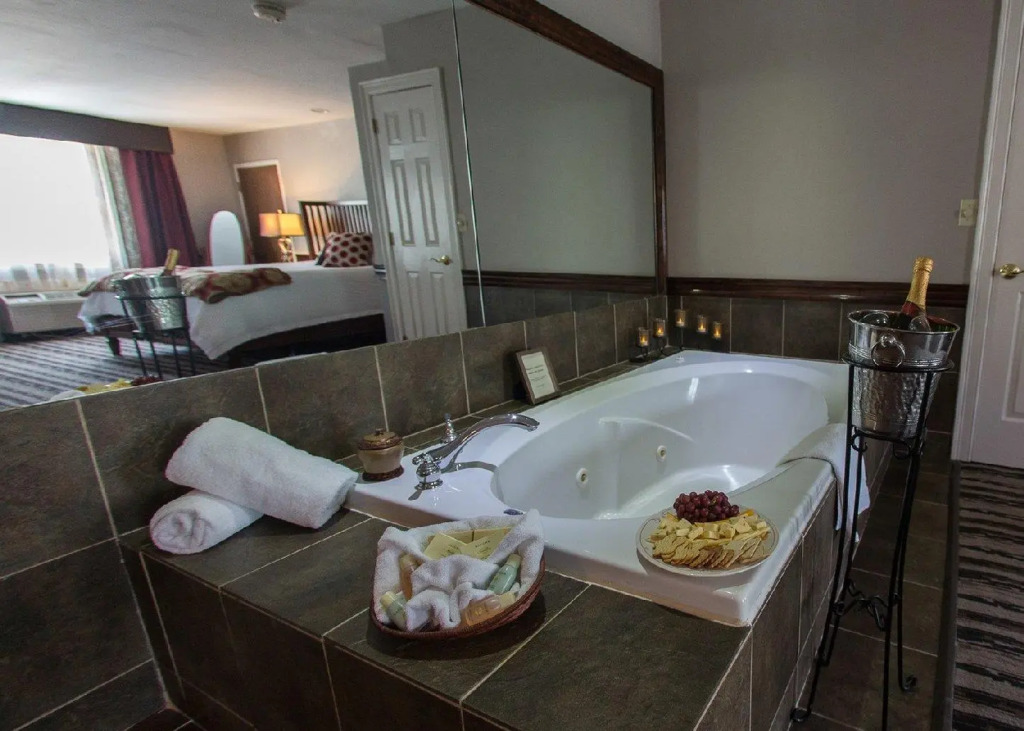 Colonial Hotel