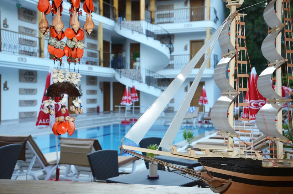 Amore Hotel Teki̇rova