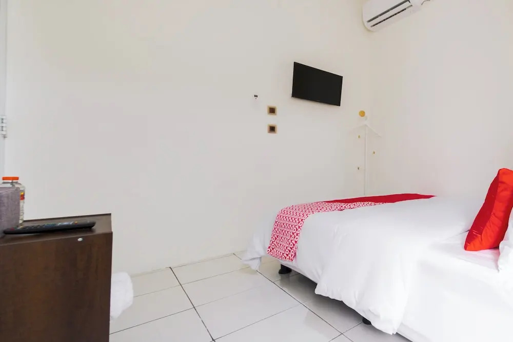 House Of Mahira Syariah Mitra by RedDoorz