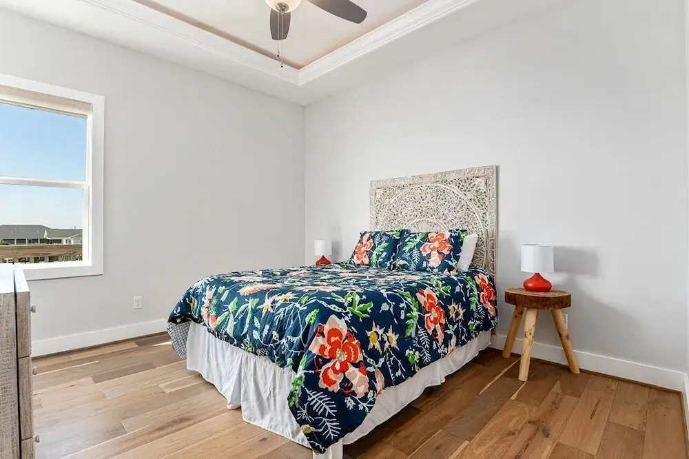 Deja Blue 5 Bedroom Home by RedAwning