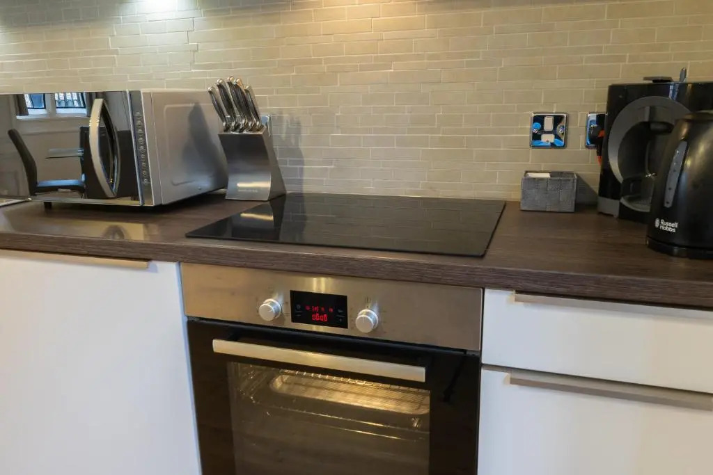 Executive City Centre Apartment with Gated Parking and Stylish Rooms includes Privacy and Space with Luxury Feel plus Courtyard Garden in Amazing Location and Very Highly Rated