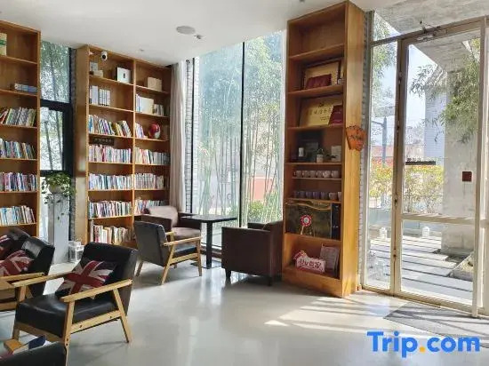 Yiming Book House Leisure & Vacation Homestay (JiaXian guangkuotiandi store)