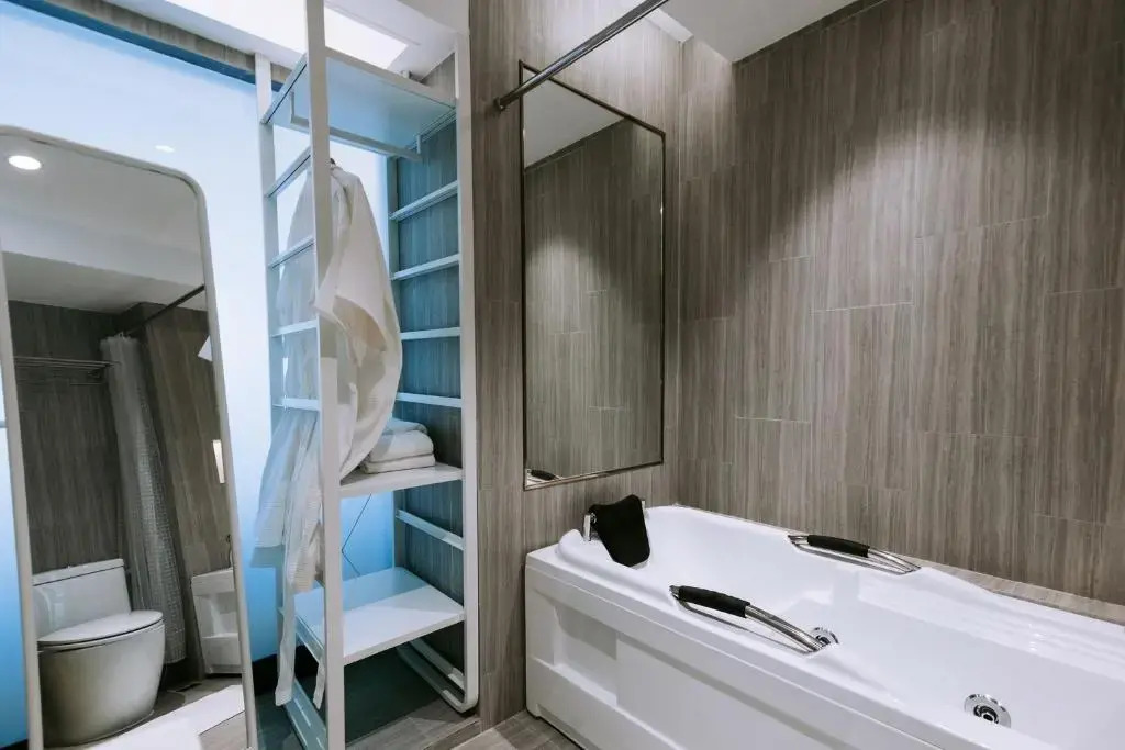 The Rich Hotel