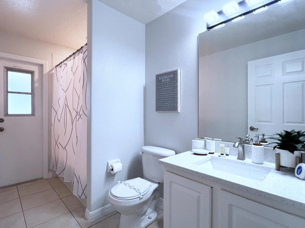 Beautifuly 5bd Pool Gm Hm, Legacy Park-409cr 5 Bedroom Home by RedAwning