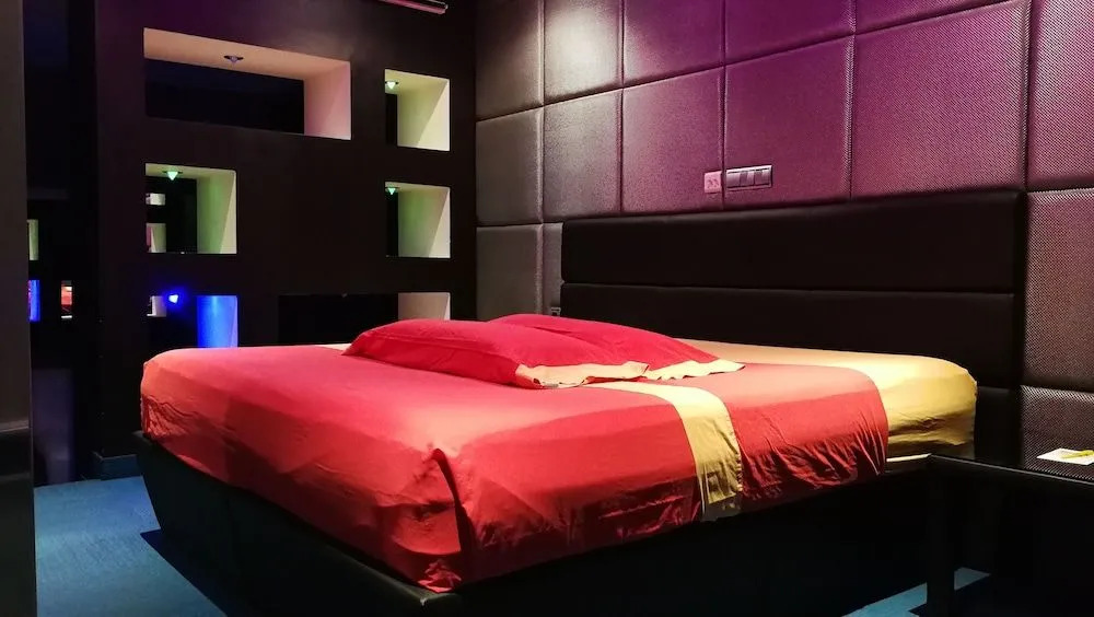 V Hotel