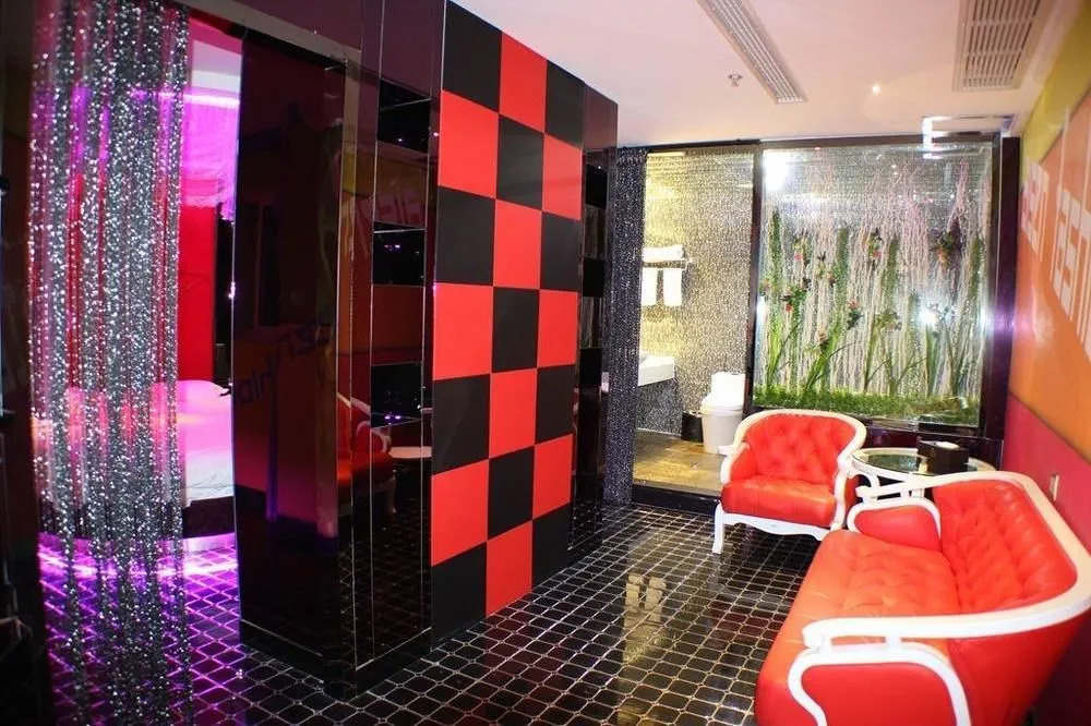 Yimi Collection Hotel (Shanghai Xizang North Road Subway Station)