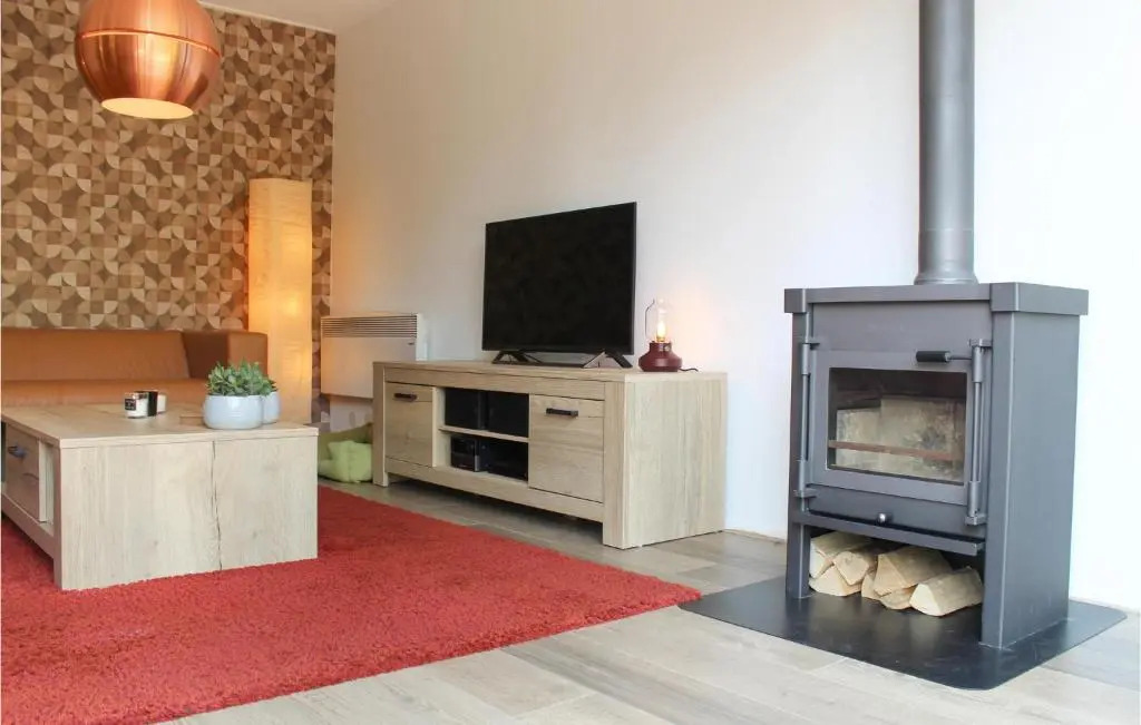 Amazing Home In Grou With Wifi