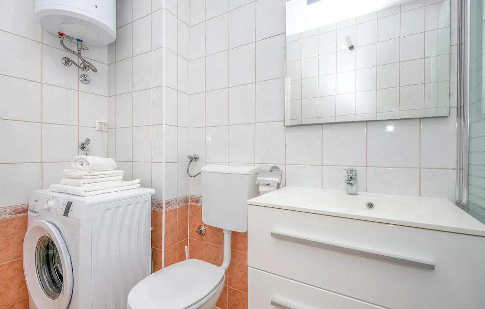 Nice Apartment in Baska Voda With Wifi and 1 Bedrooms