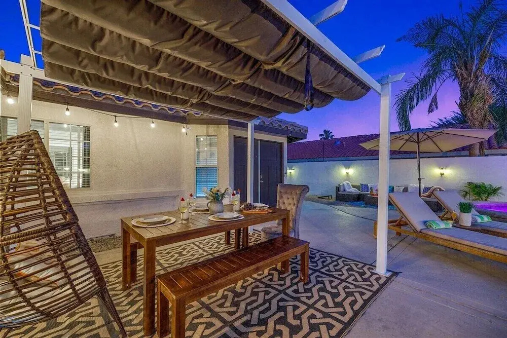 Relaxing 4BR Retreat w/ Refreshing Pool