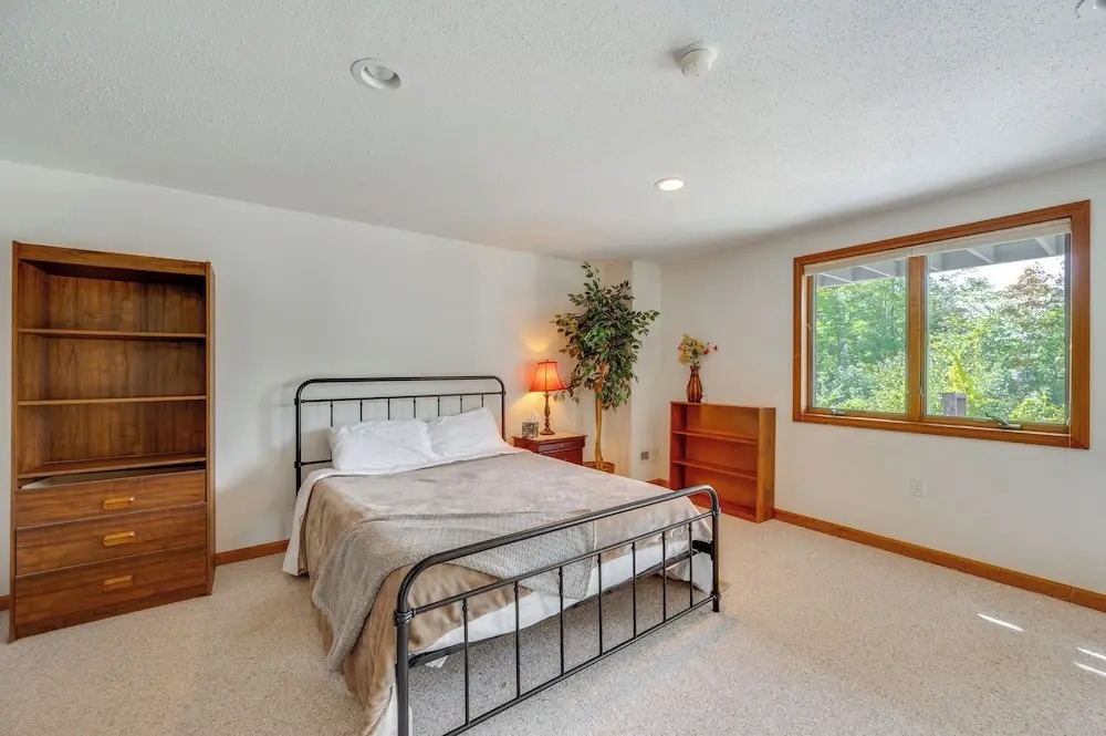Mtn Views, On-site Trails! Spacious Bartlett Home
