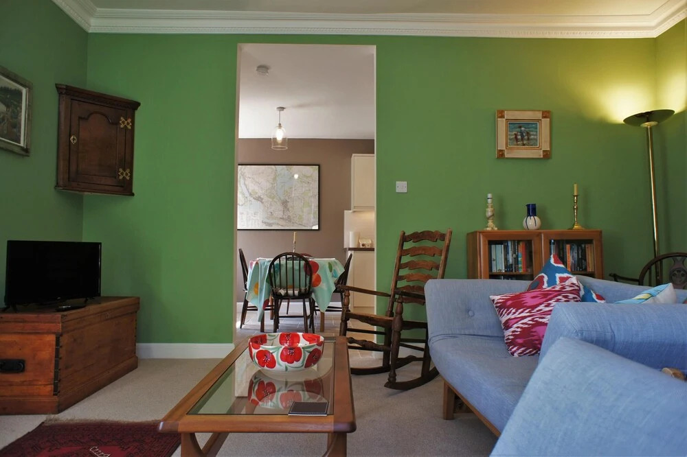 Fantastic 2 Bedroom, Spacious and Great Location!
