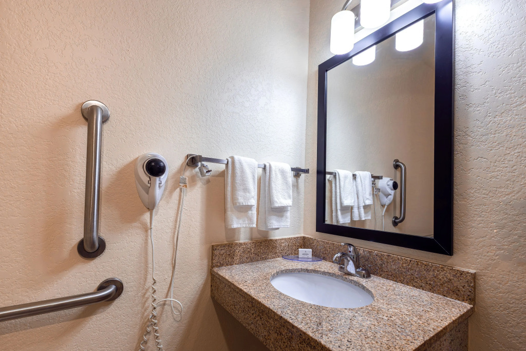 Cobblestone Inn & Suites - Big Lake