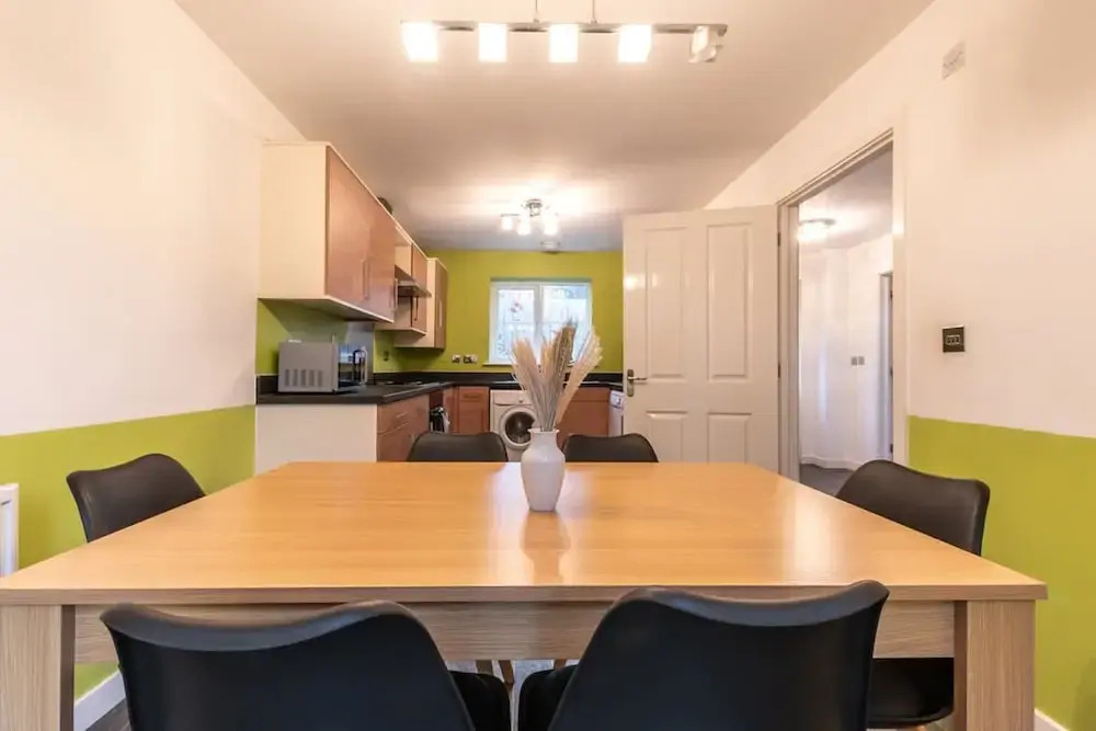 Host Stay Moresby Way