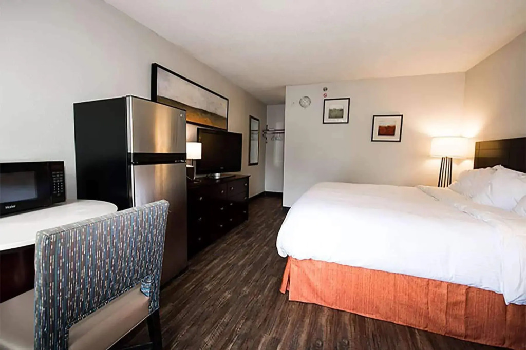 Baymont Inn and Suites by Wyndham Columbus / Near OSU
