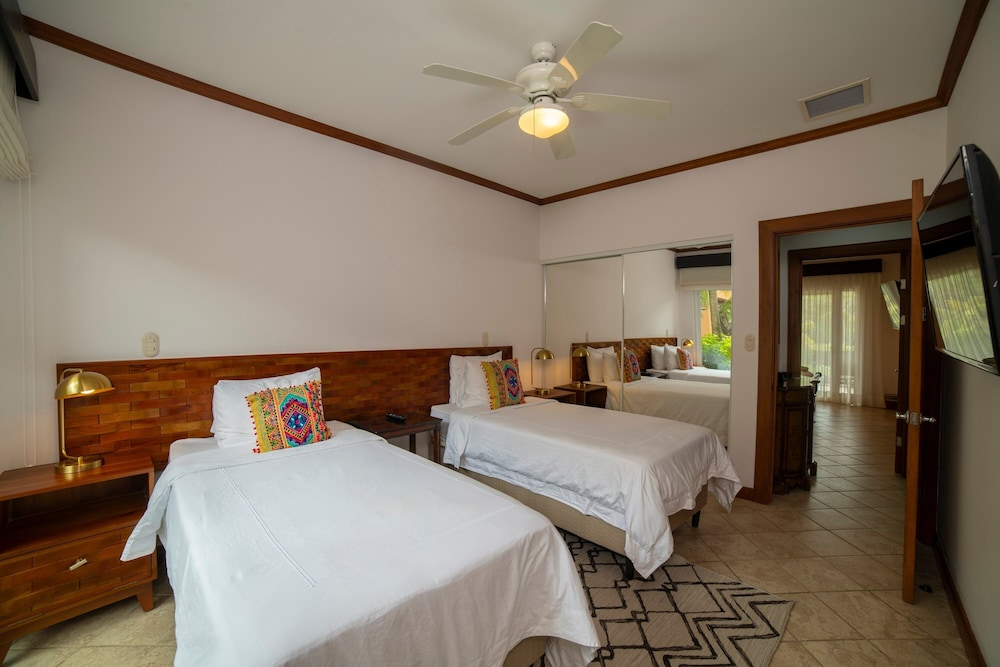 Veranda 6F 2 bdr Garden View in Los Suenos