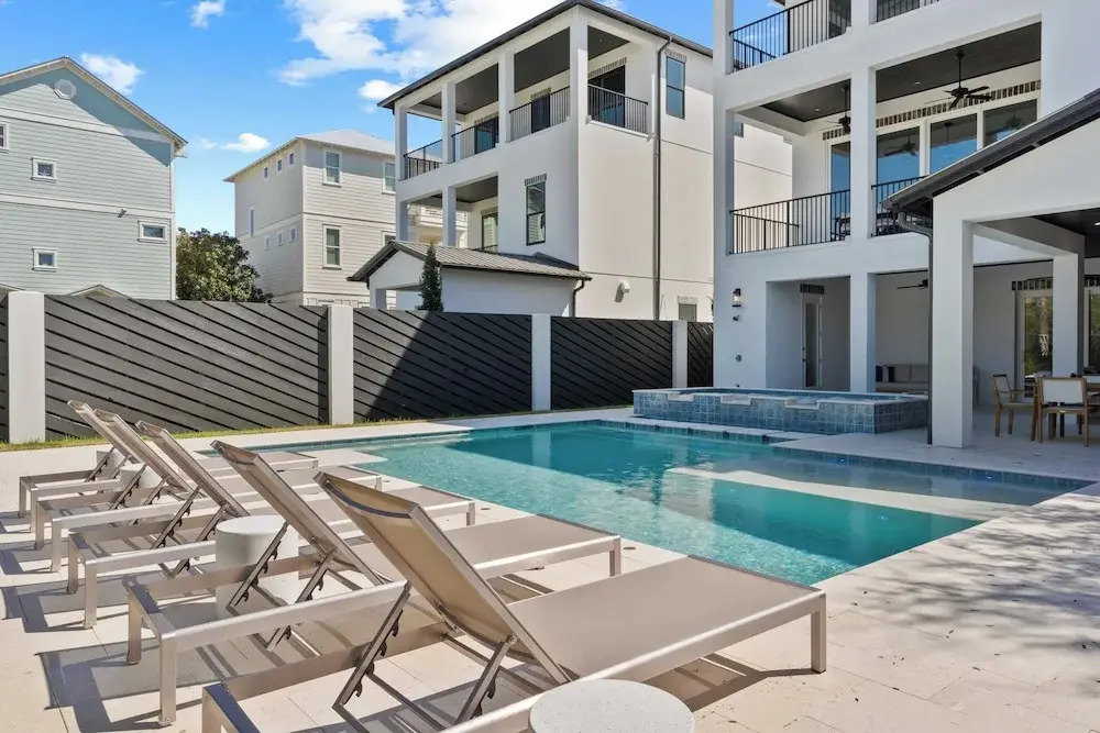30A Salt & Solace Pool, Golf Cart, Hot Tub + Outdoor Kitchen