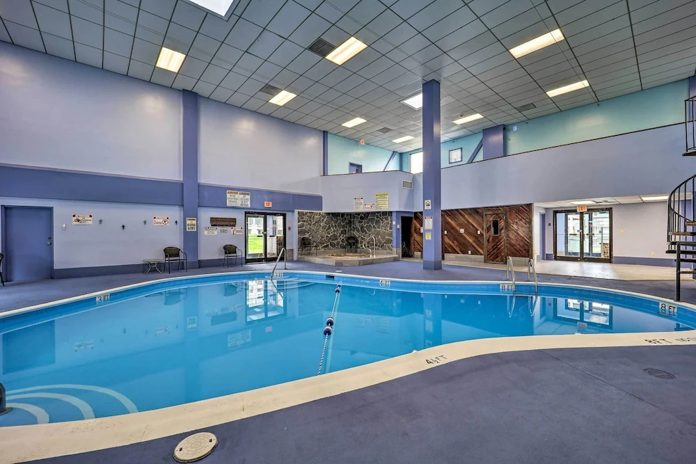 Resort Amenities: Beech Mtn Condo Near Skiing!