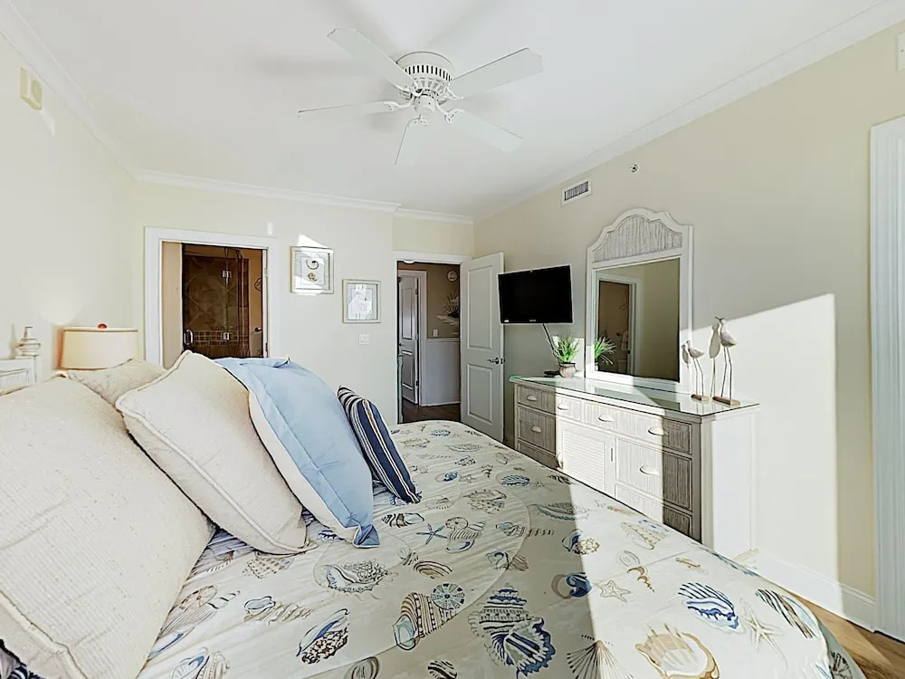 Steps To Beach! W/ Pool & Ocean Views 4 Bedroom Condo