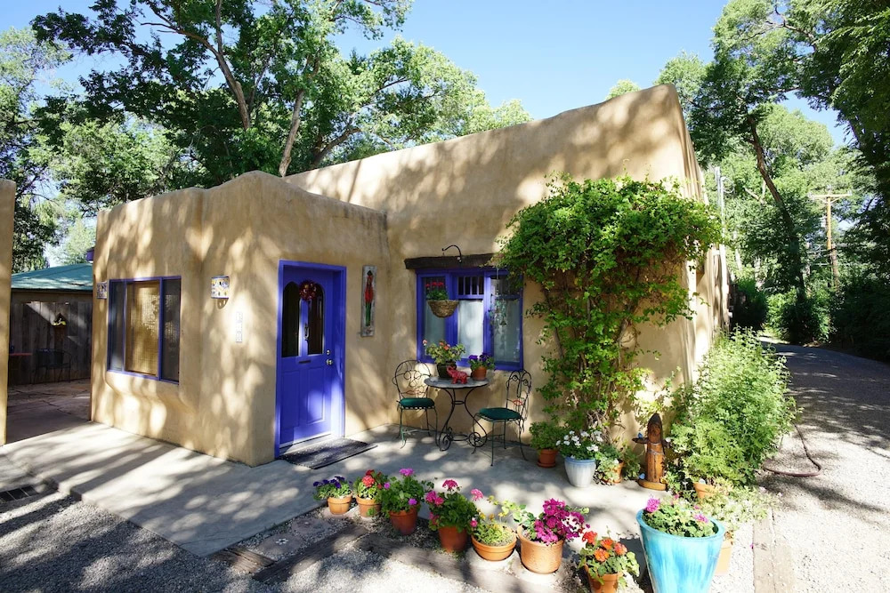 Burch Street Casitas Hotel Taos
