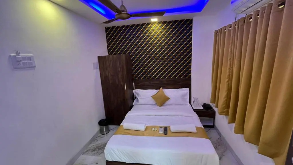 Hotel Plaza Rooms - Prabhadevi Dadar