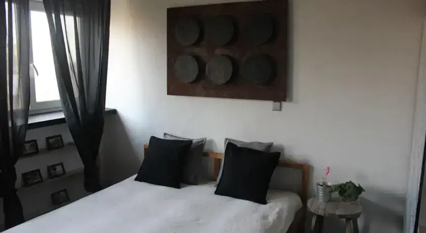 Fatima Hendrix apartment