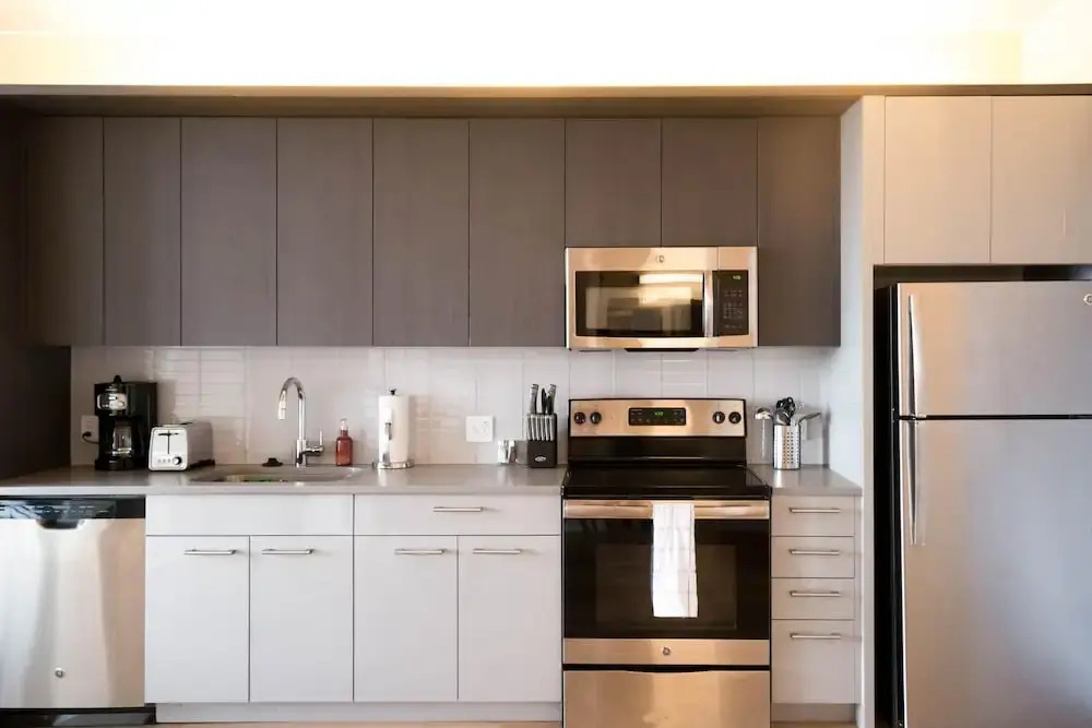 Modern & Uniquely Designed Suite in Old City