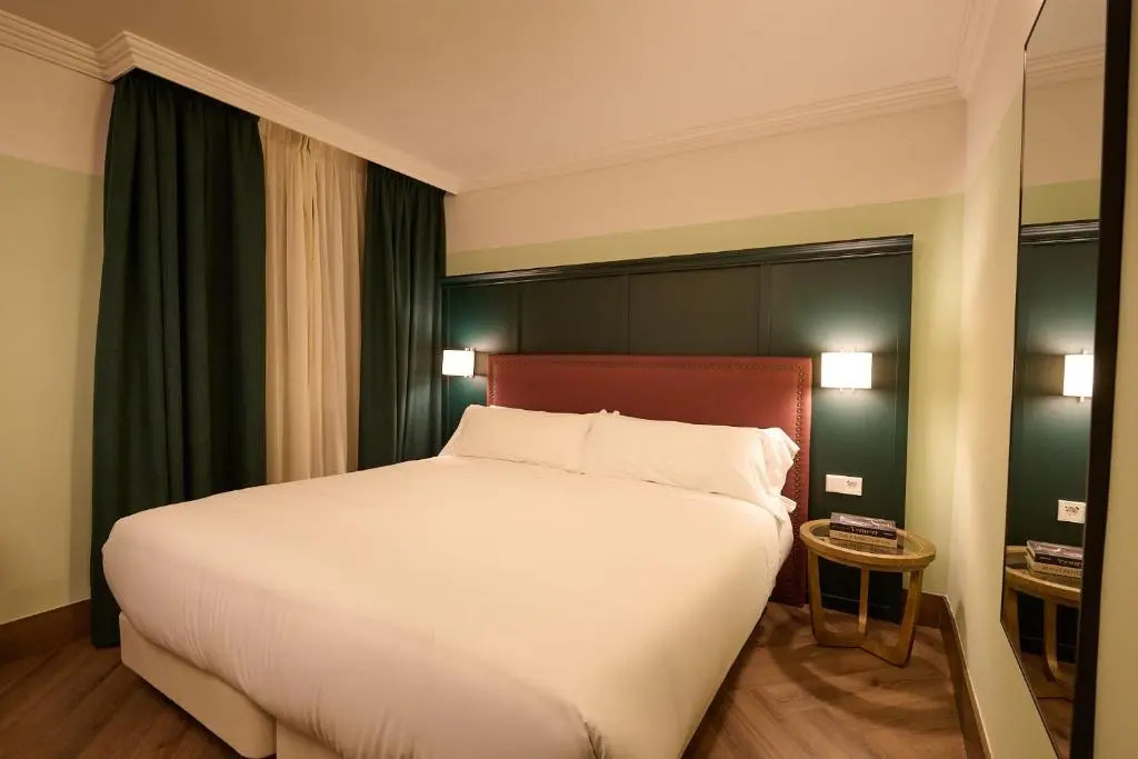 Honest Granada Hotel
