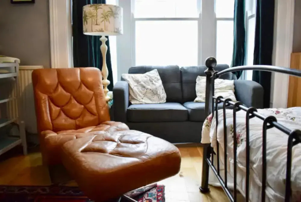 Stunning 2 Bedroom Flat in Vibrant Neighbourhood