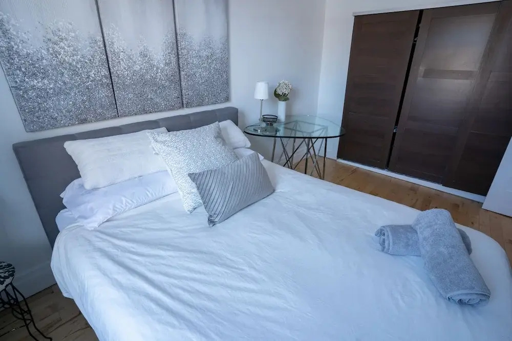 SUPERB 1 Bed Apt. Steps Away From Metro