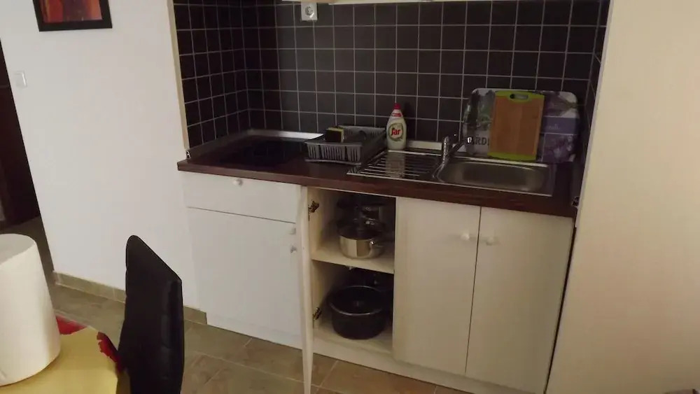 Apartment 11 Sleeps 4 Guests