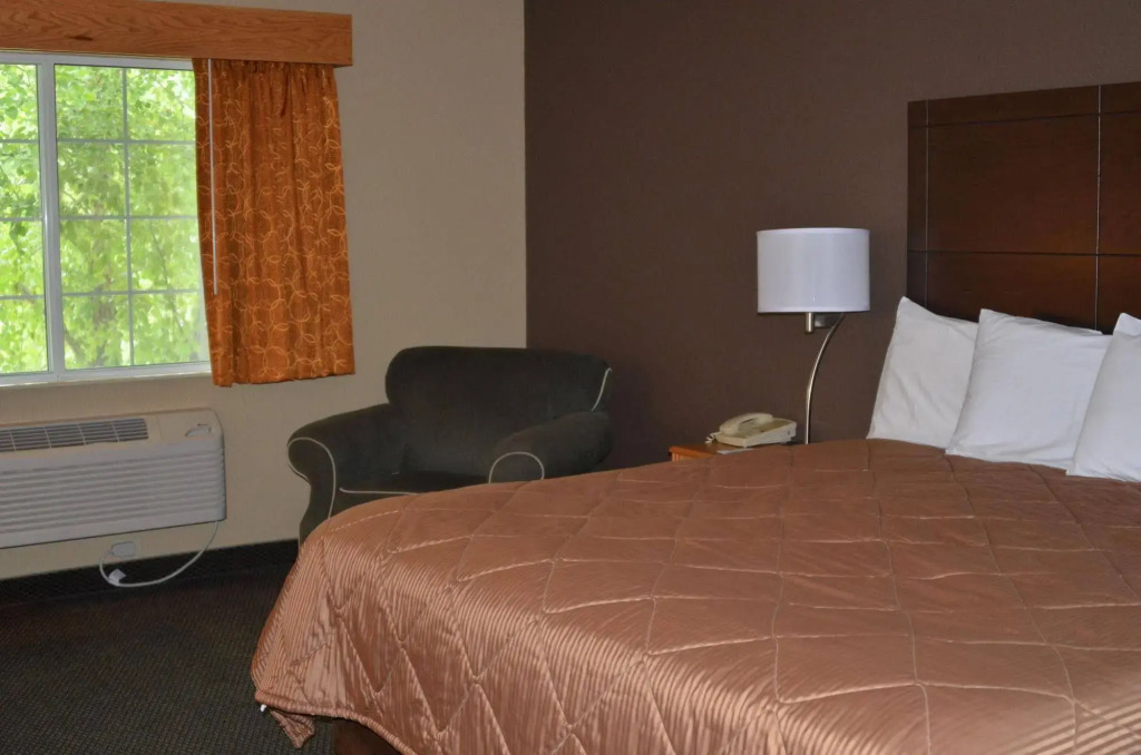 Boarders Inn & Suites by Cobblestone Hotels - Fayette