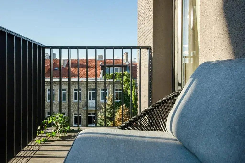 #stayhere - Brand New Unique Designer 1BDR in Trendy Neighbourhood