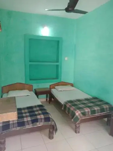 HOTEL YOGI LODGE
