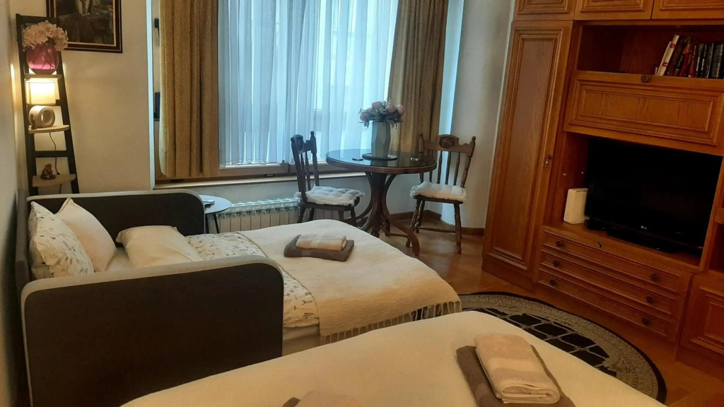 Modern Lux Studio w Inside parking 5 min from Skadarlija, Republic Sqre