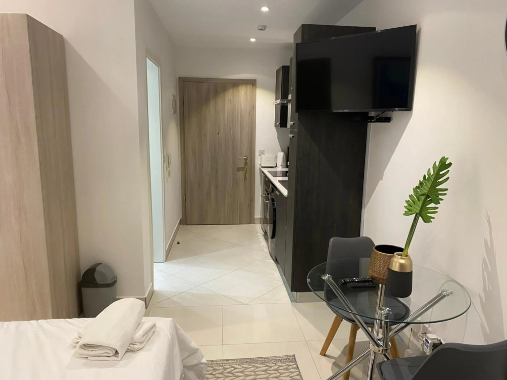 Newly Furnished Studio@TheLennox,AirportResid'tial