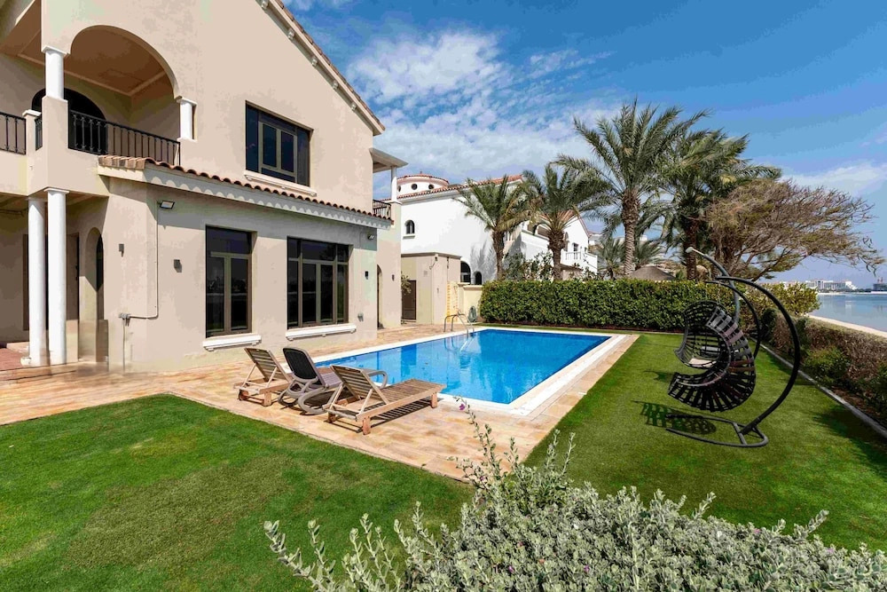 Beachfront 6BR Villa w Private Pool at the Palm