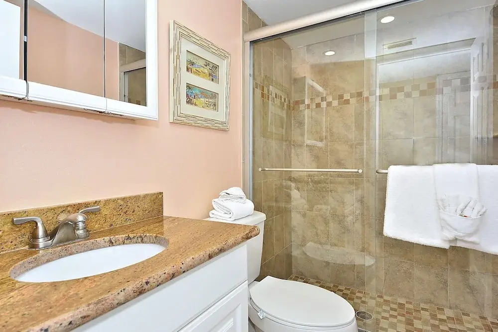Sunset Chateau 609 Top Floor/ Amazing Views/ Great Location!