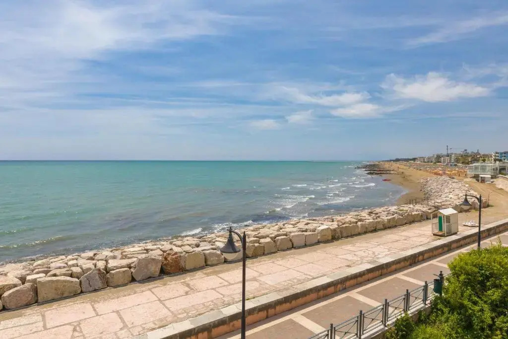 Appartamento in posizione centrale con vista mare e parcheggio