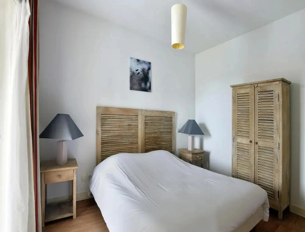Spacious Stay for 6 in La Rochelle