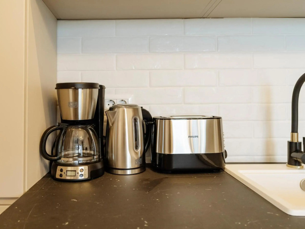 Sunny 2BR Flat - Top Location - Amazing Balcony