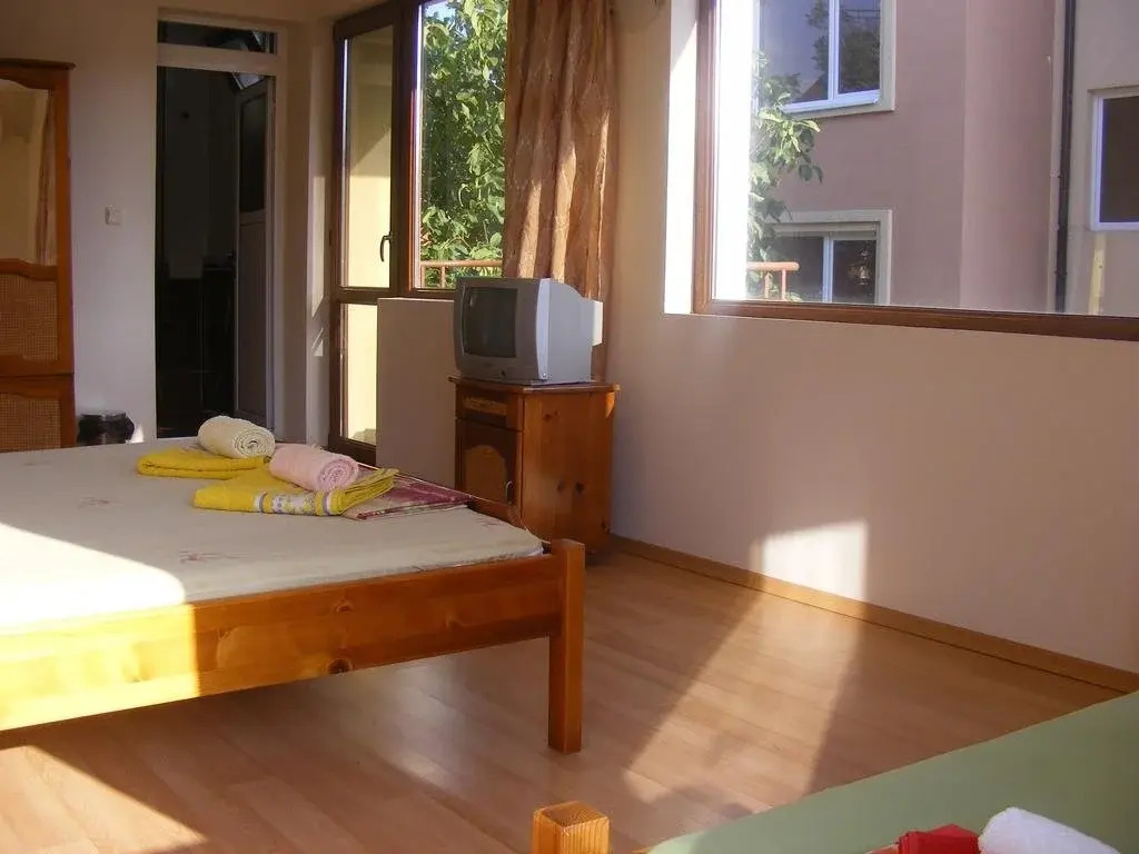 Zora Guest House