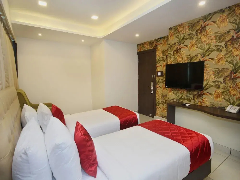 Hotel Golden Amulya Rest Wings Near International Airport