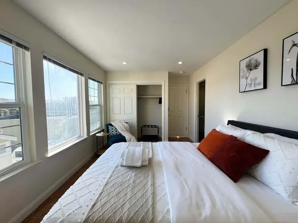 South SF Spacious Entire Unit With 3brs 3bth on 2F