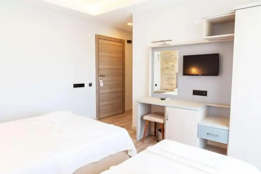 Tone Otel