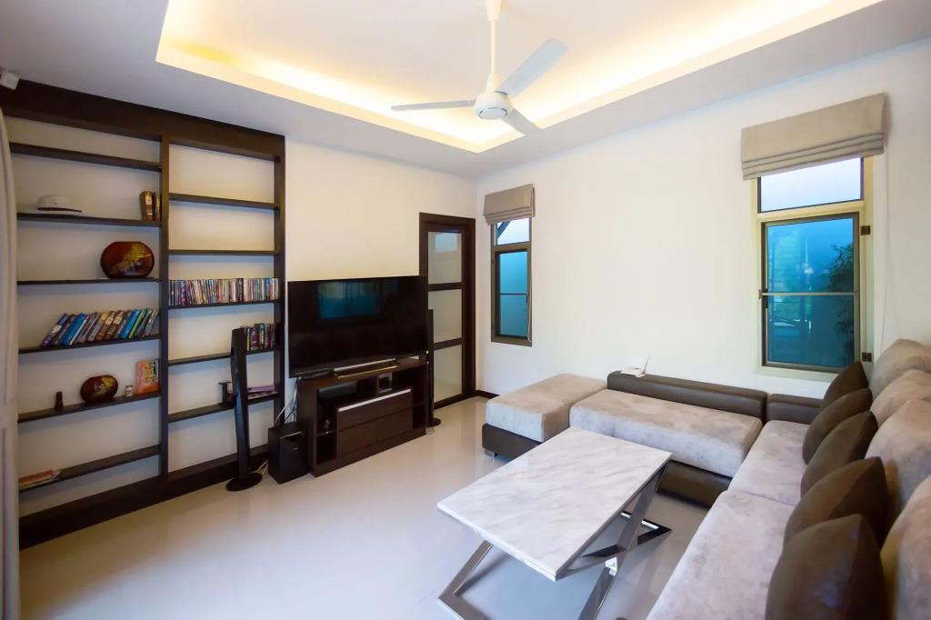 Villa Heni Private pool 3BR villaNaiharn beach