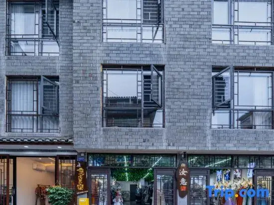 Fenghuang Luming Homestay (Nanhuamen Gate, Phoenix Ancient Town Scenic Area)