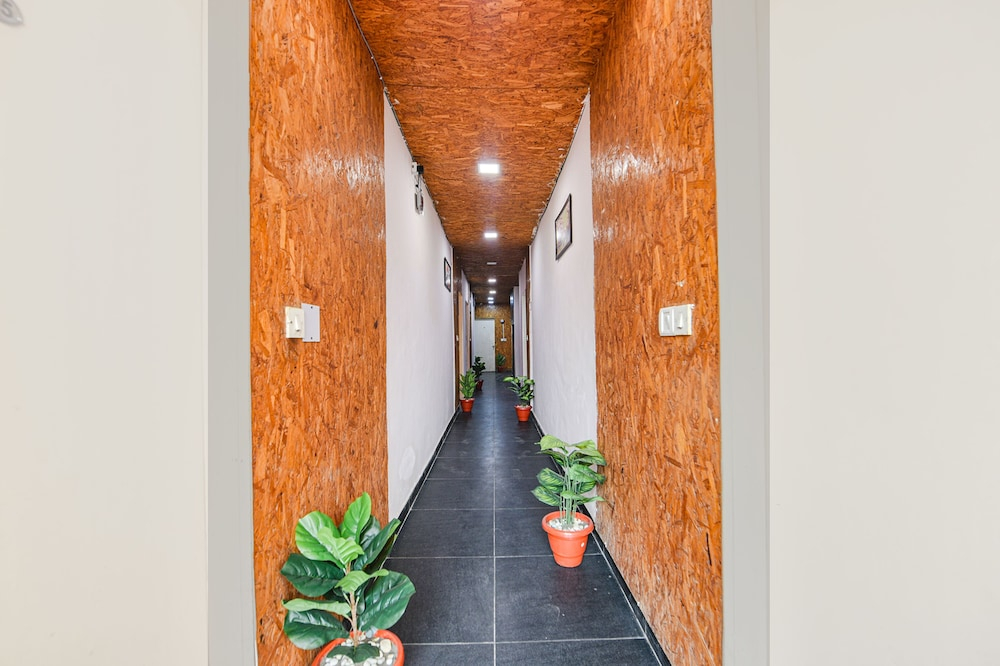 FabHotel The White Orchid - Nr Noida Sector 16 Metro Station Noida